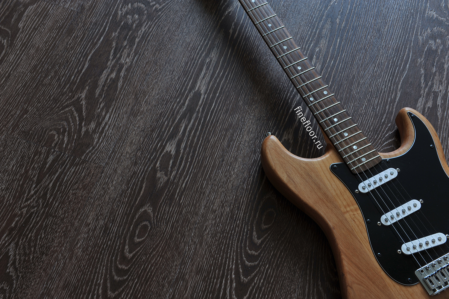 Кварцвиниловая плитка EcoClick замковая Rich Дуб Савиньон NOX-1958 1212×185×4,2 фото в интерьере